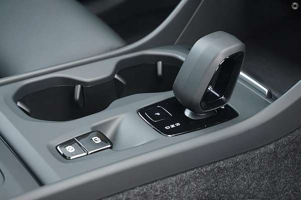 2024 Volvo XC40 Plus B4