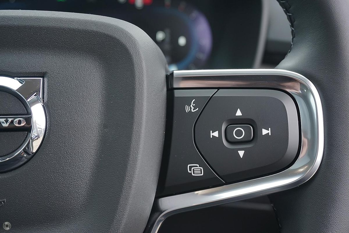 2024 Volvo XC40 Plus B4