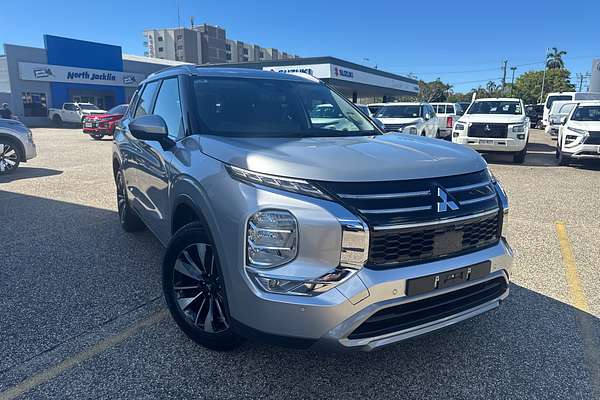 2025 Mitsubishi Outlander LS ZM