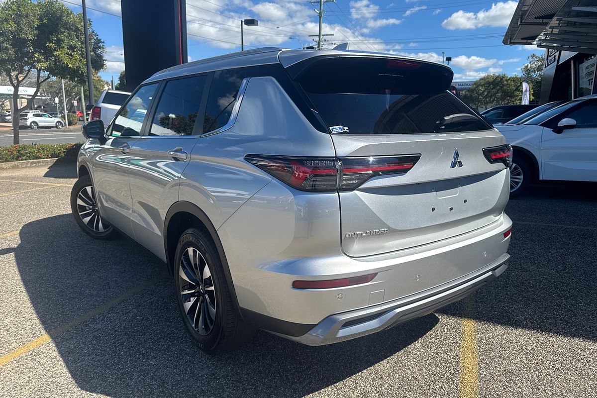2025 Mitsubishi Outlander LS ZM