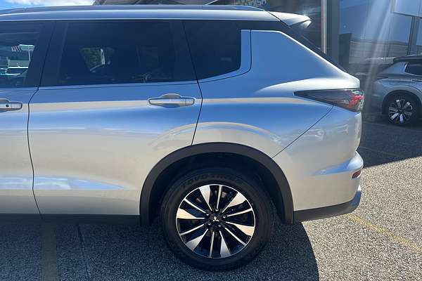 2025 Mitsubishi Outlander LS ZM