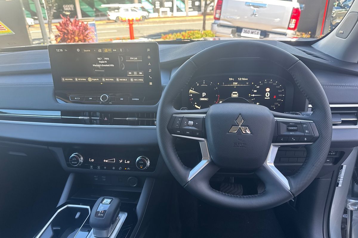 2025 Mitsubishi Outlander LS ZM