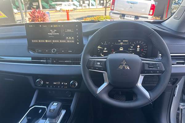 2025 Mitsubishi Outlander LS ZM