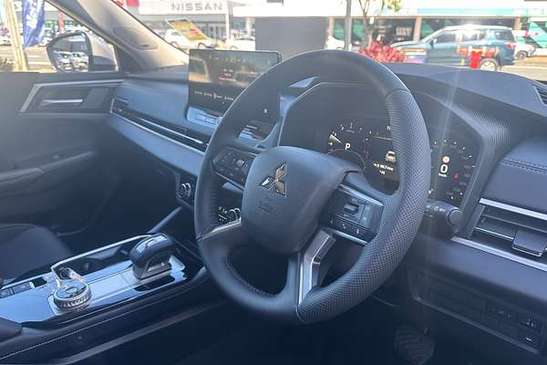 2025 Mitsubishi Outlander LS ZM