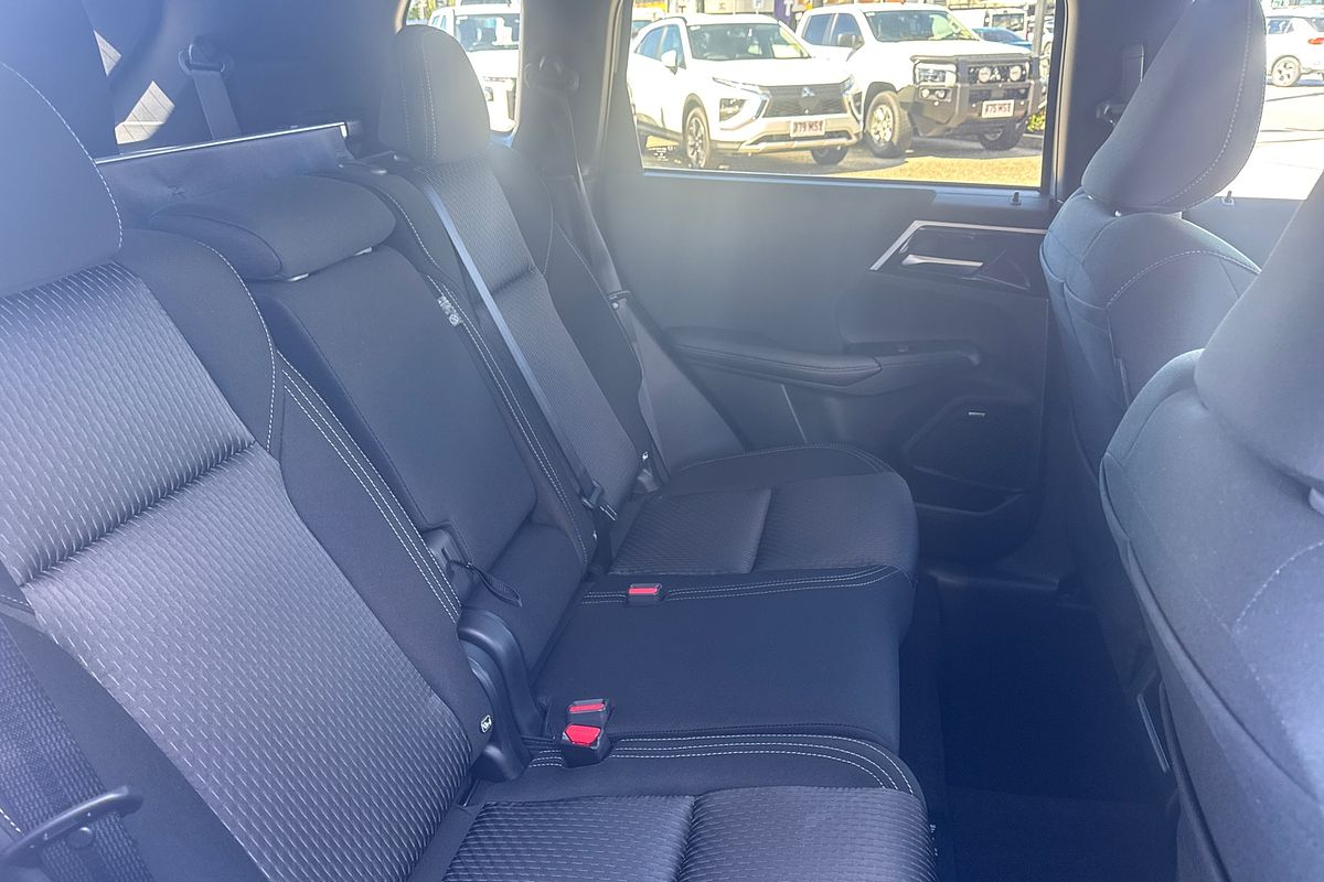 2025 Mitsubishi Outlander LS ZM