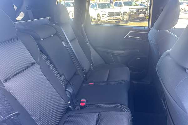 2025 Mitsubishi Outlander LS ZM