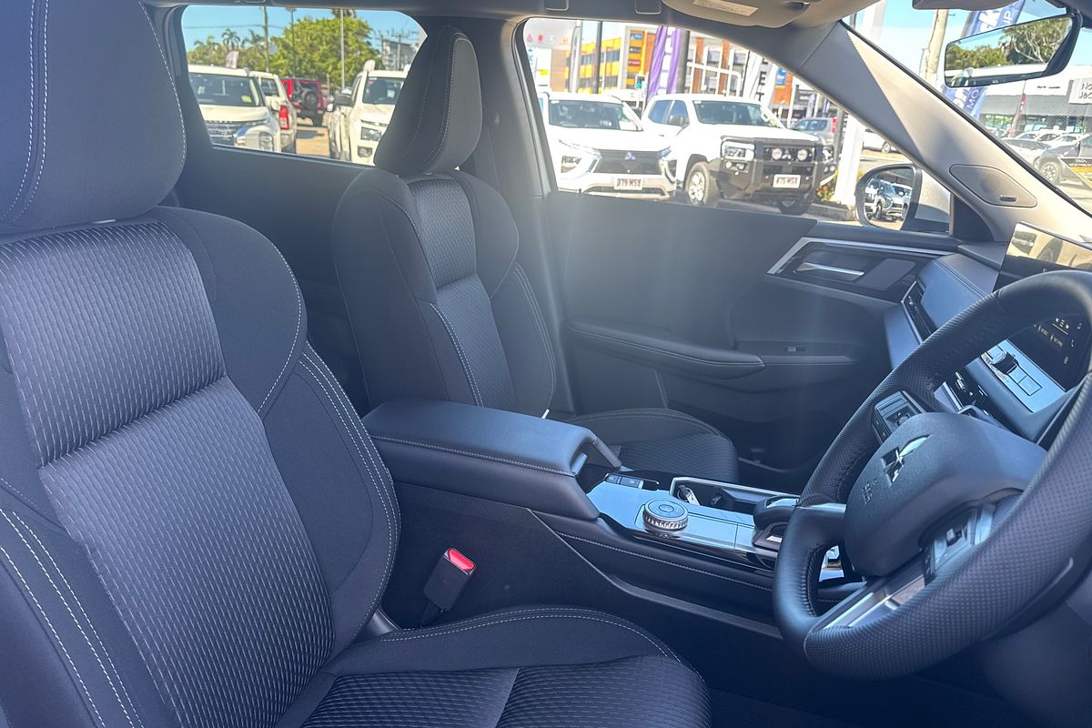 2025 Mitsubishi Outlander LS ZM