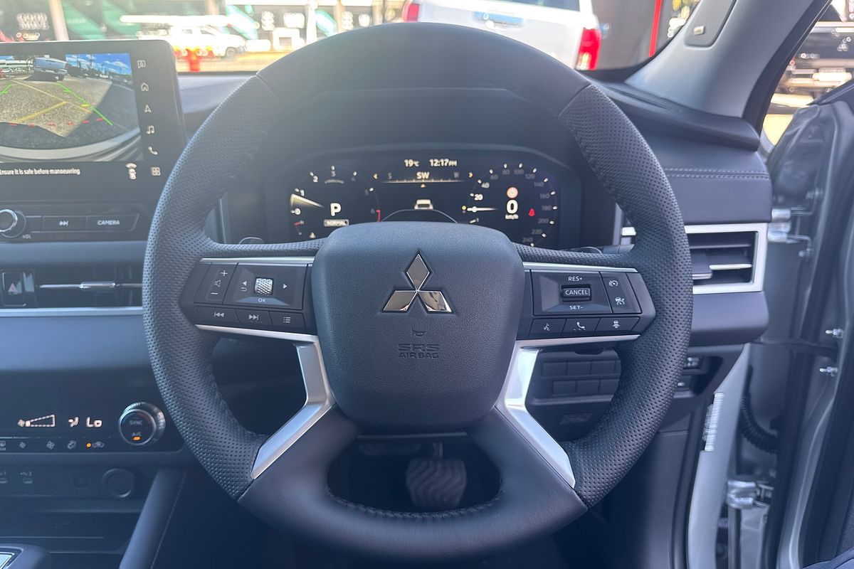 2025 Mitsubishi Outlander LS ZM