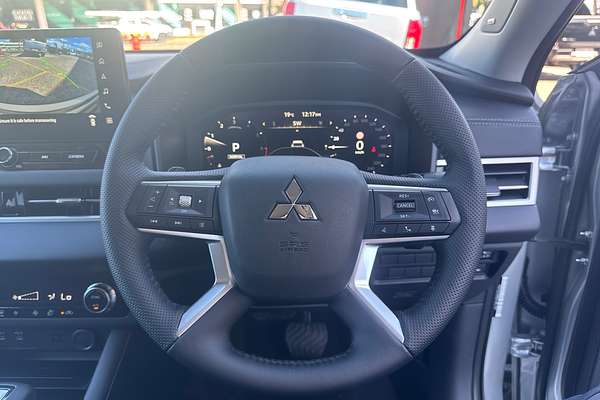 2025 Mitsubishi Outlander LS ZM