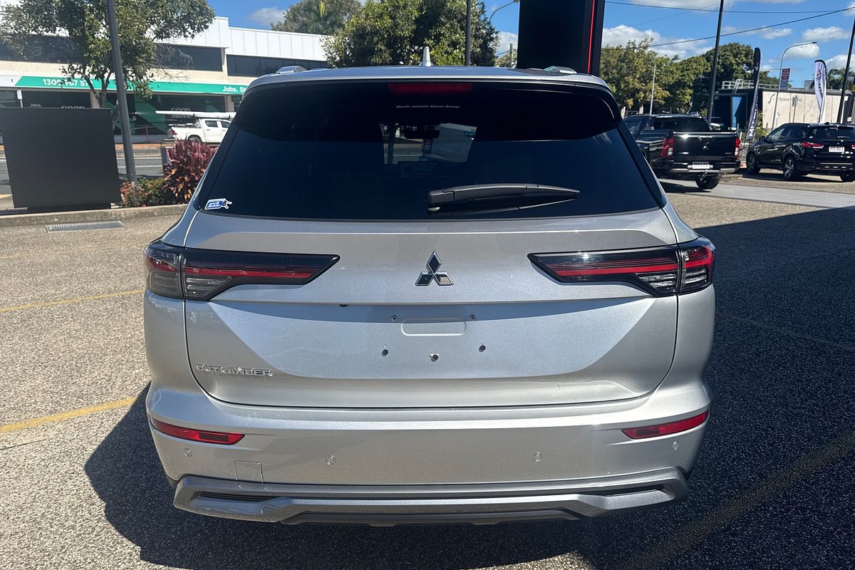 2025 Mitsubishi Outlander LS ZM