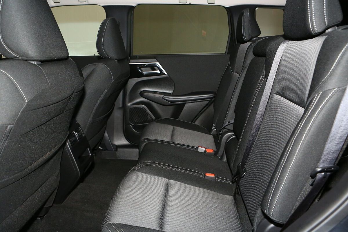 2025 Mitsubishi Outlander LS ZM