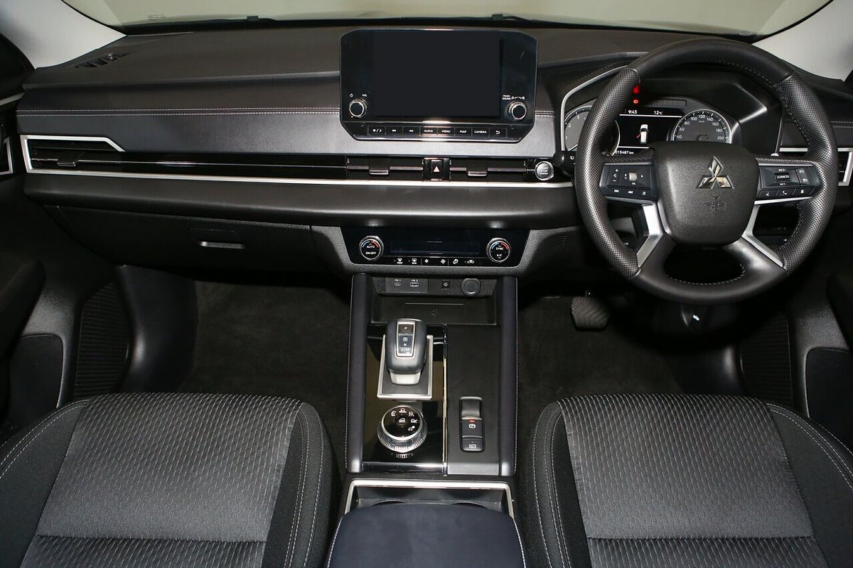 2025 Mitsubishi Outlander LS ZM