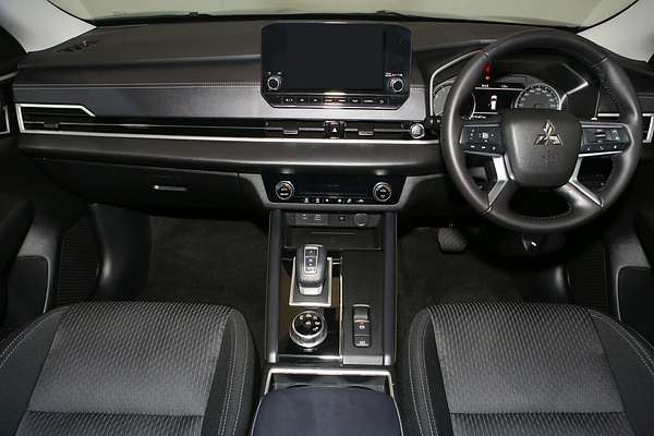 2025 Mitsubishi Outlander LS ZM