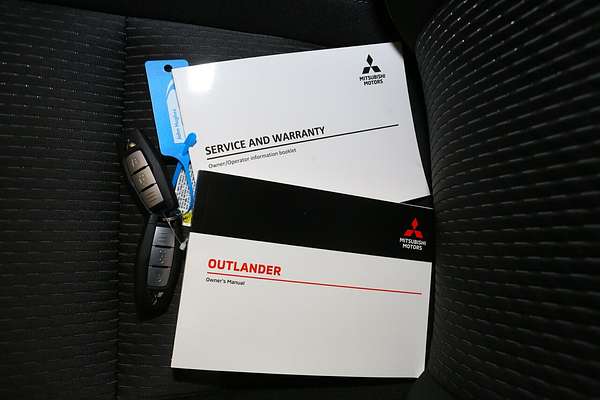 2025 Mitsubishi Outlander LS ZM