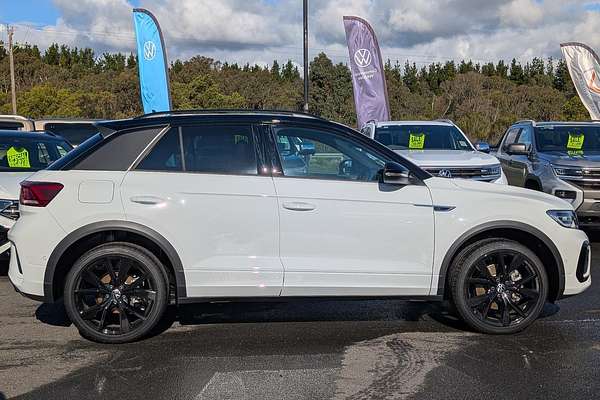 2025 Volkswagen T-Roc 140TSI R-Line D11