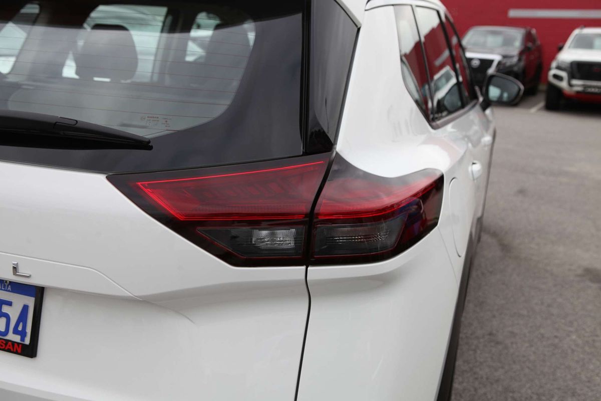 2024 Nissan X-TRAIL ST T33