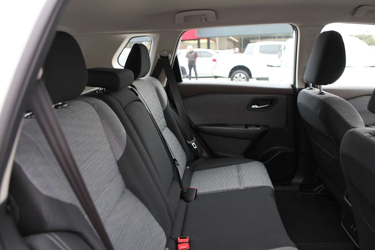 2024 Nissan X-TRAIL ST T33