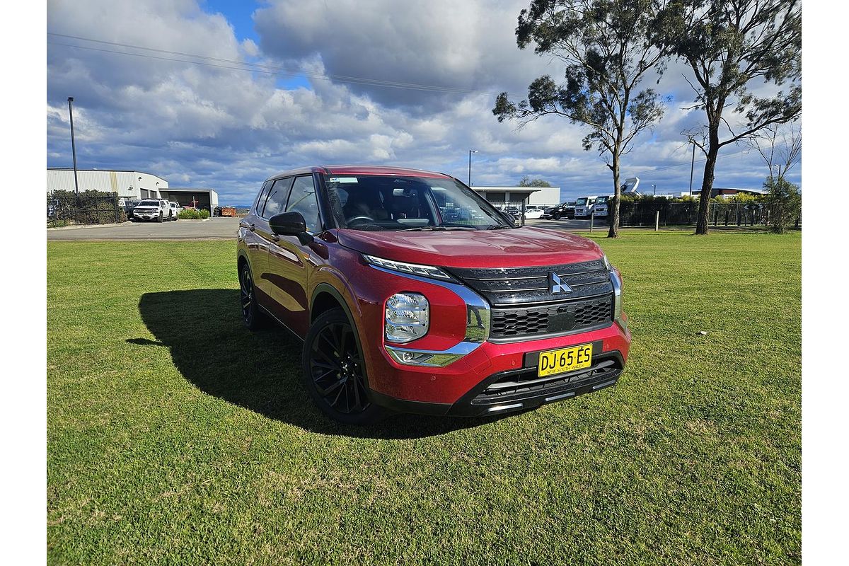 2023 Mitsubishi Outlander Black Edition ZM