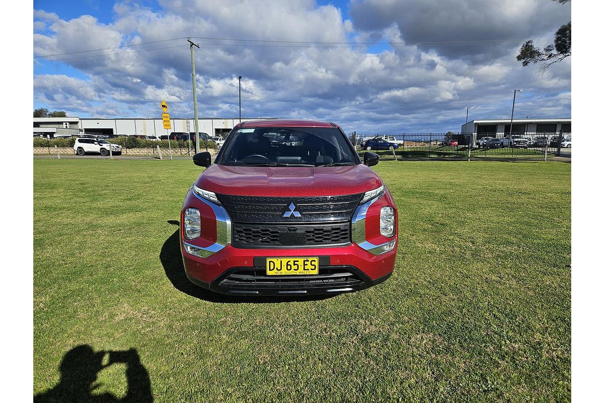2023 Mitsubishi Outlander Black Edition ZM