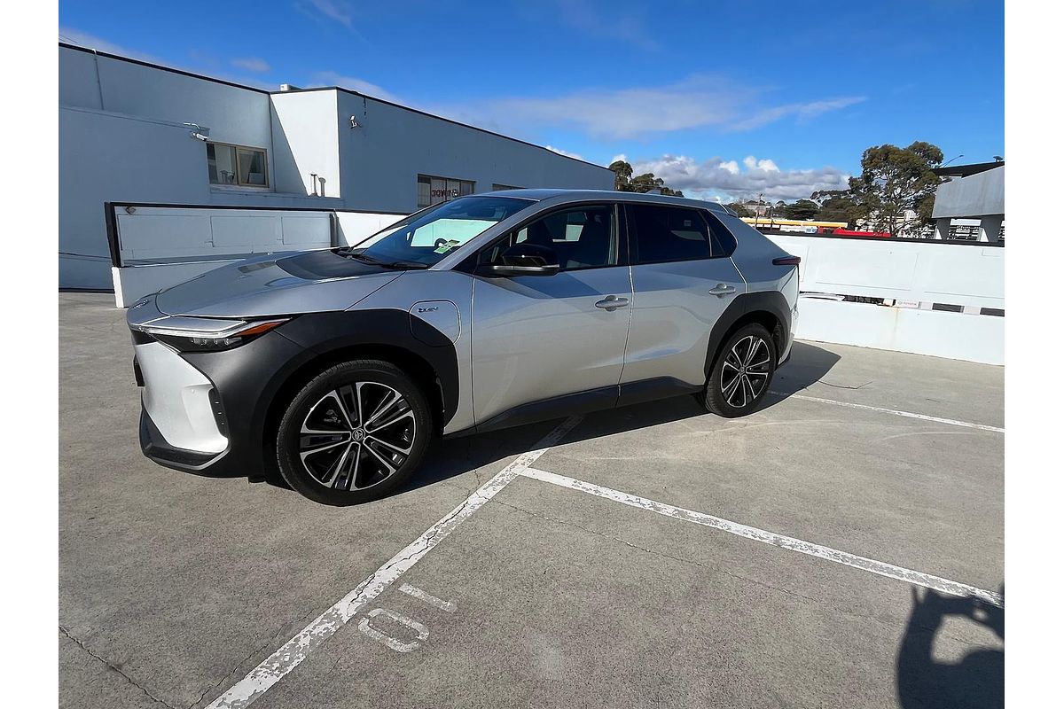 2024 Toyota bZ4X XEAM10R
