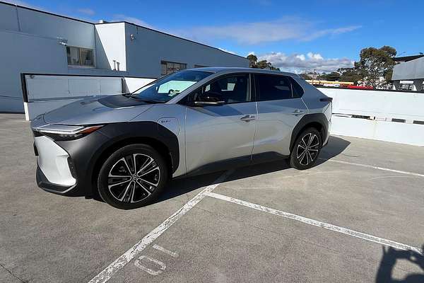 2024 Toyota bZ4X XEAM10R