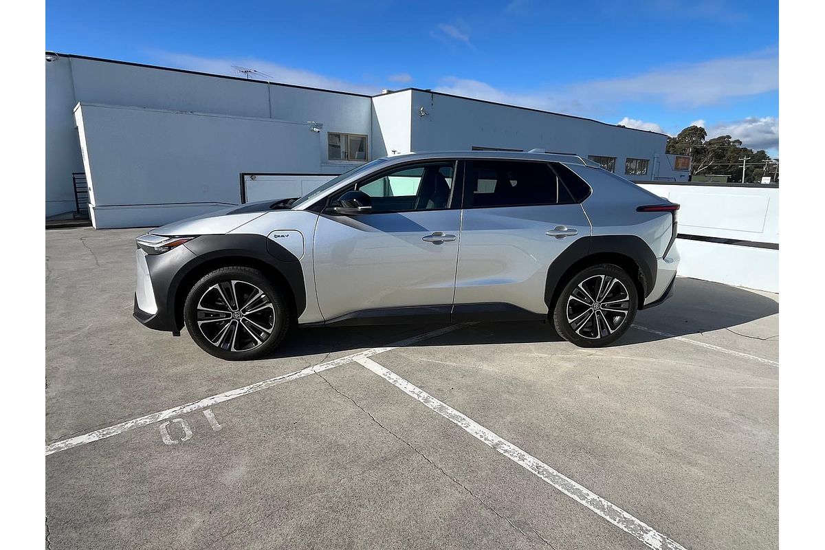 2024 Toyota bZ4X XEAM10R