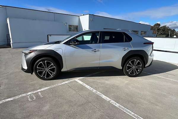 2024 Toyota bZ4X XEAM10R