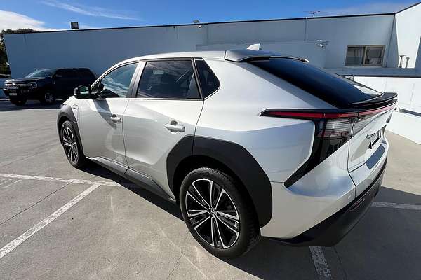 2024 Toyota bZ4X XEAM10R