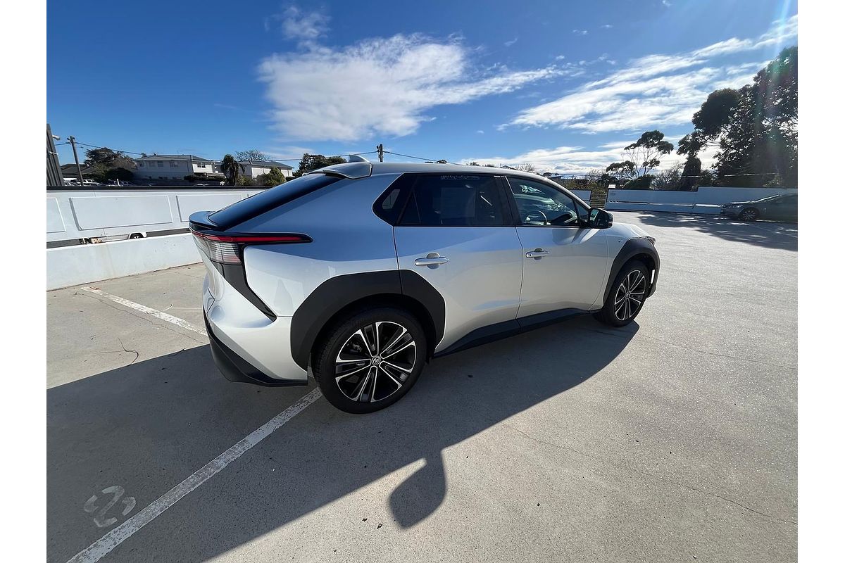 2024 Toyota bZ4X XEAM10R