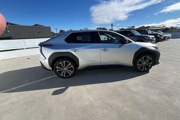 2024 Toyota bZ4X XEAM10R