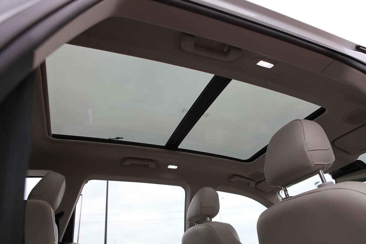 2023 Mahindra XUV700 AX7L