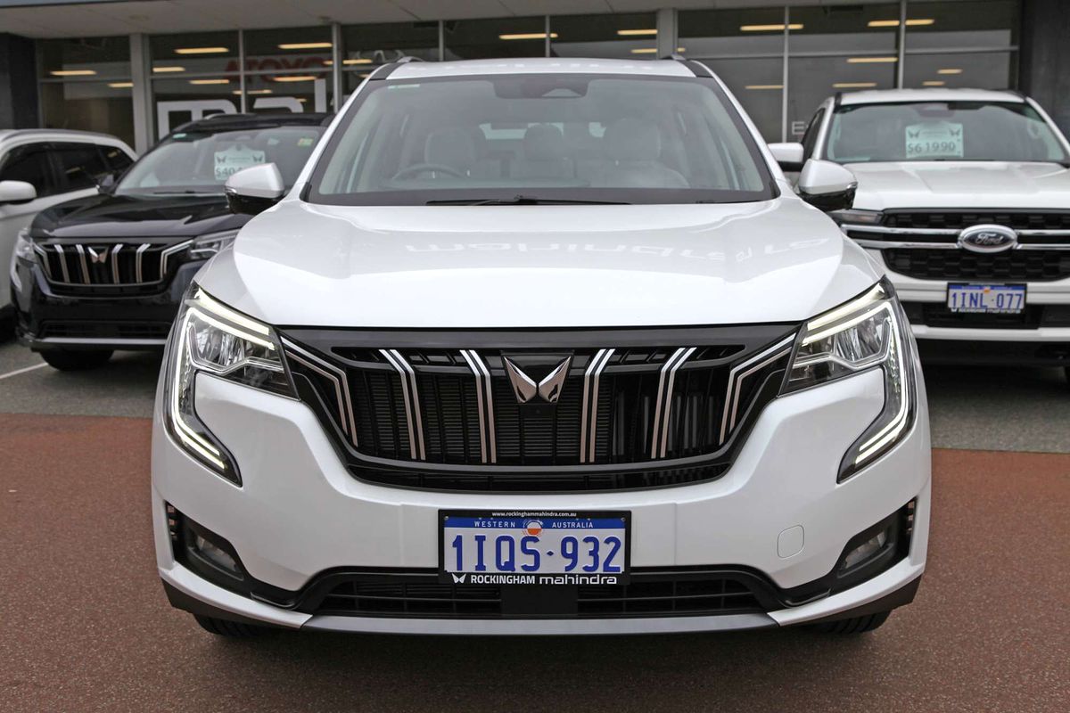 2023 Mahindra XUV700 AX7L