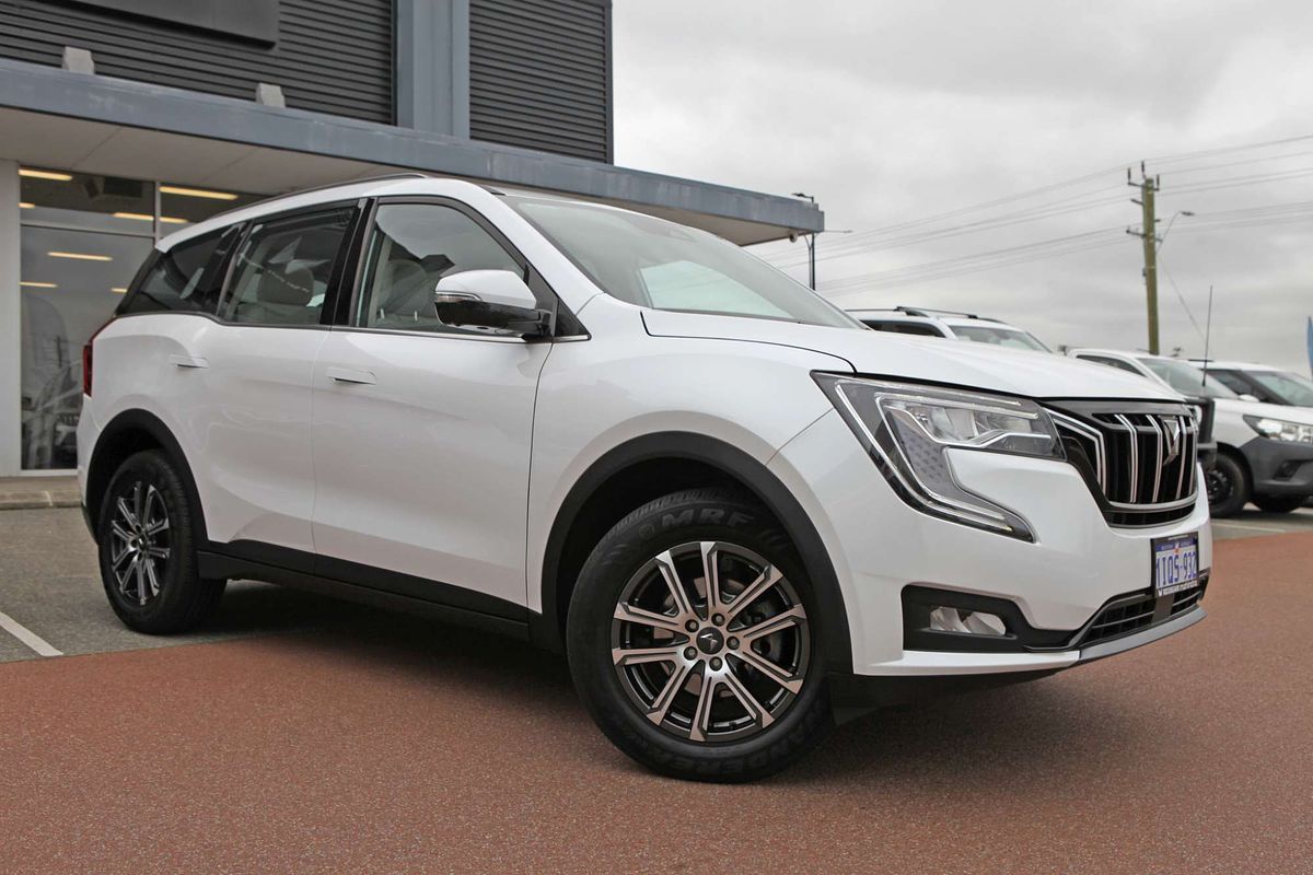 2023 Mahindra XUV700 AX7L