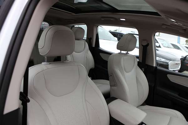 2023 Mahindra XUV700 AX7L