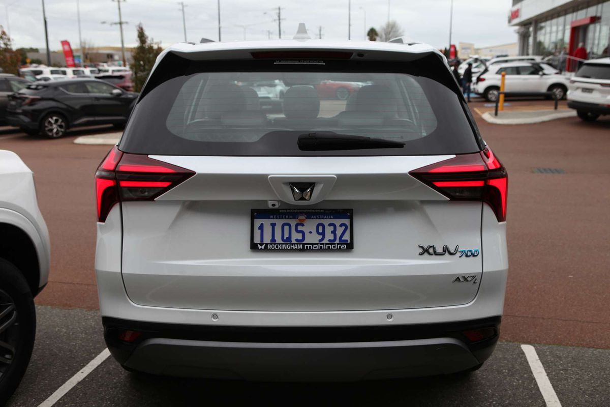 2023 Mahindra XUV700 AX7L