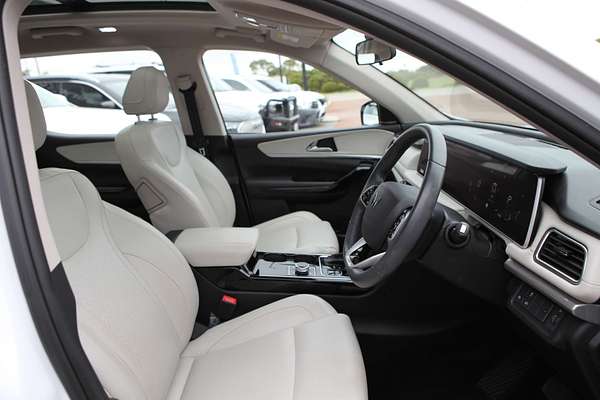 2023 Mahindra XUV700 AX7L