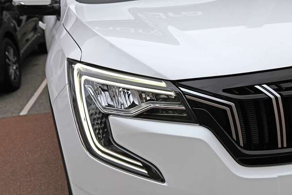 2023 Mahindra XUV700 AX7L