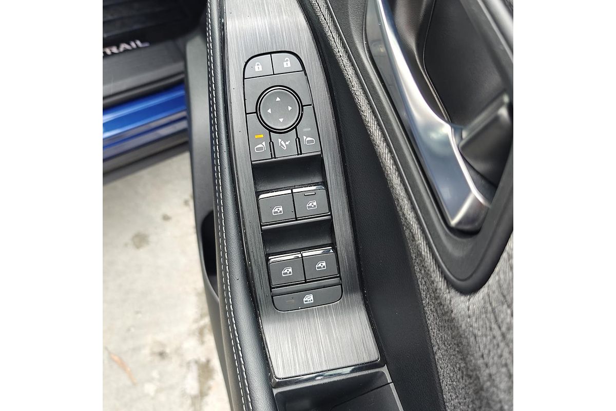 2025 Nissan X-TRAIL ST T33
