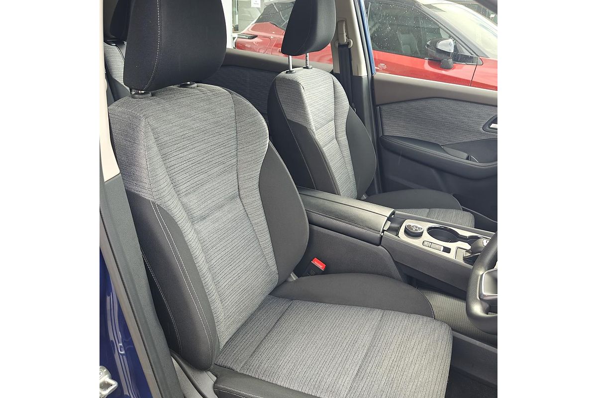 2025 Nissan X-TRAIL ST T33