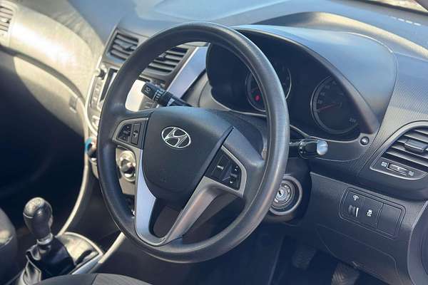 2016 Hyundai Accent Active RB4