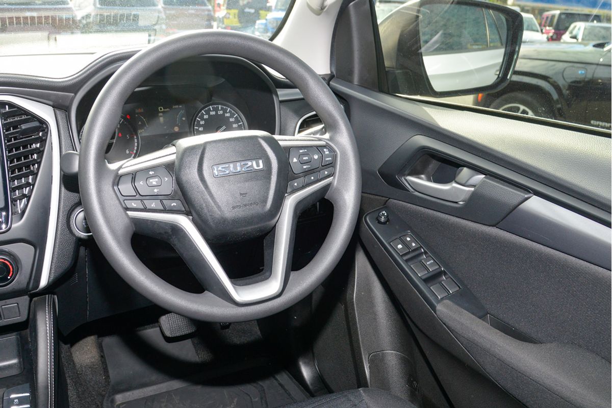 2022 Isuzu MU-X LS-M