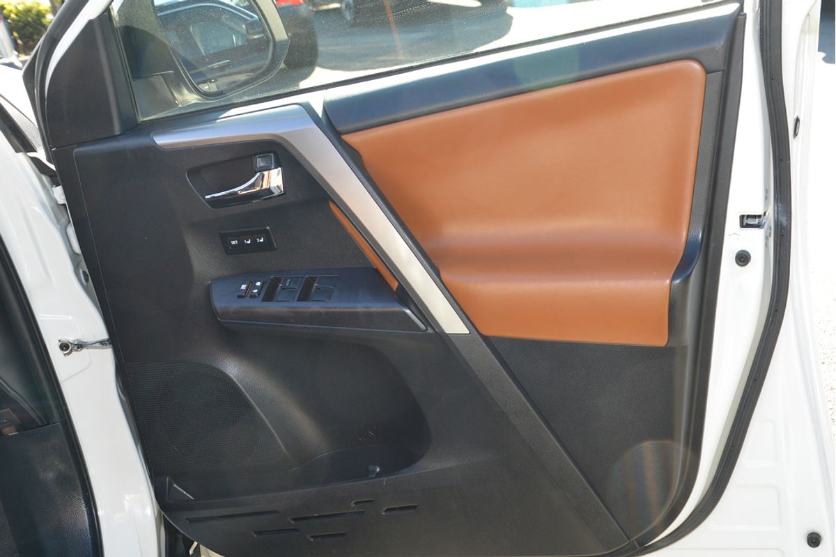 2017 Toyota RAV4 Cruiser ASA44R