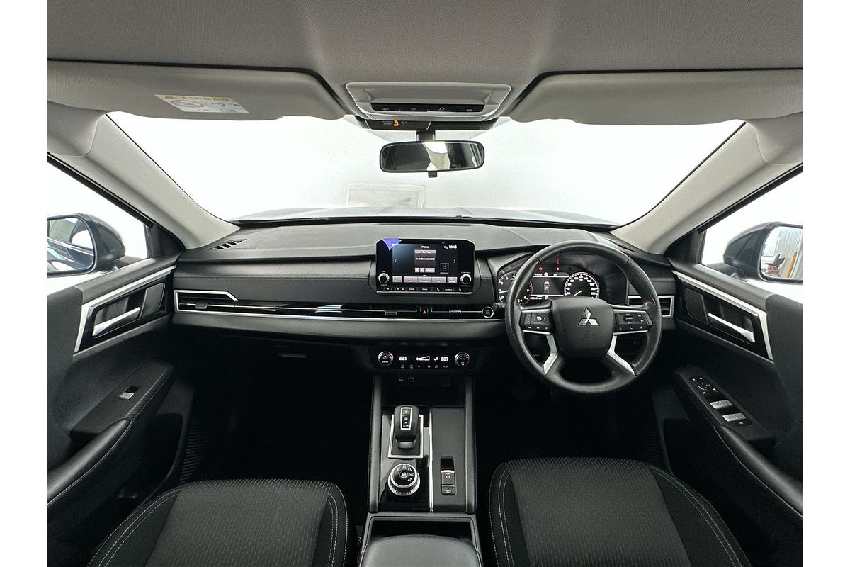 2024 Mitsubishi Outlander ES ZM