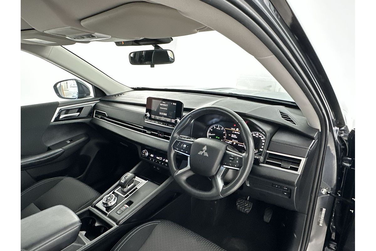 2024 Mitsubishi Outlander ES ZM