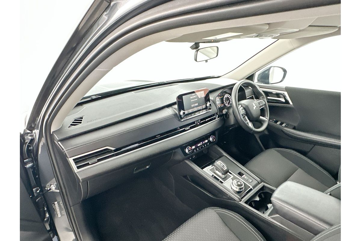 2024 Mitsubishi Outlander ES ZM