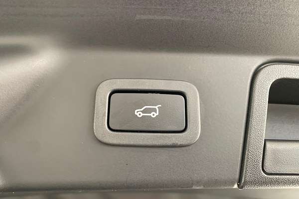 2019 Land Rover Range Rover Velar D300 R-Dynamic SE L560