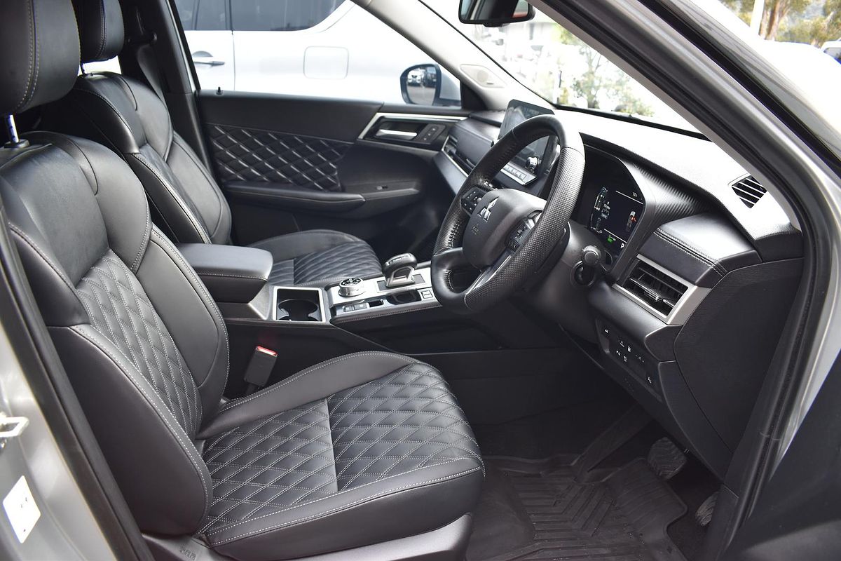 2023 Mitsubishi Outlander PHEV Exceed Tourer ZM