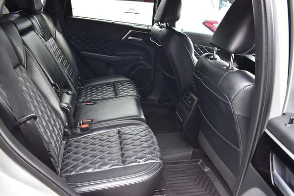 2023 Mitsubishi Outlander PHEV Exceed Tourer ZM