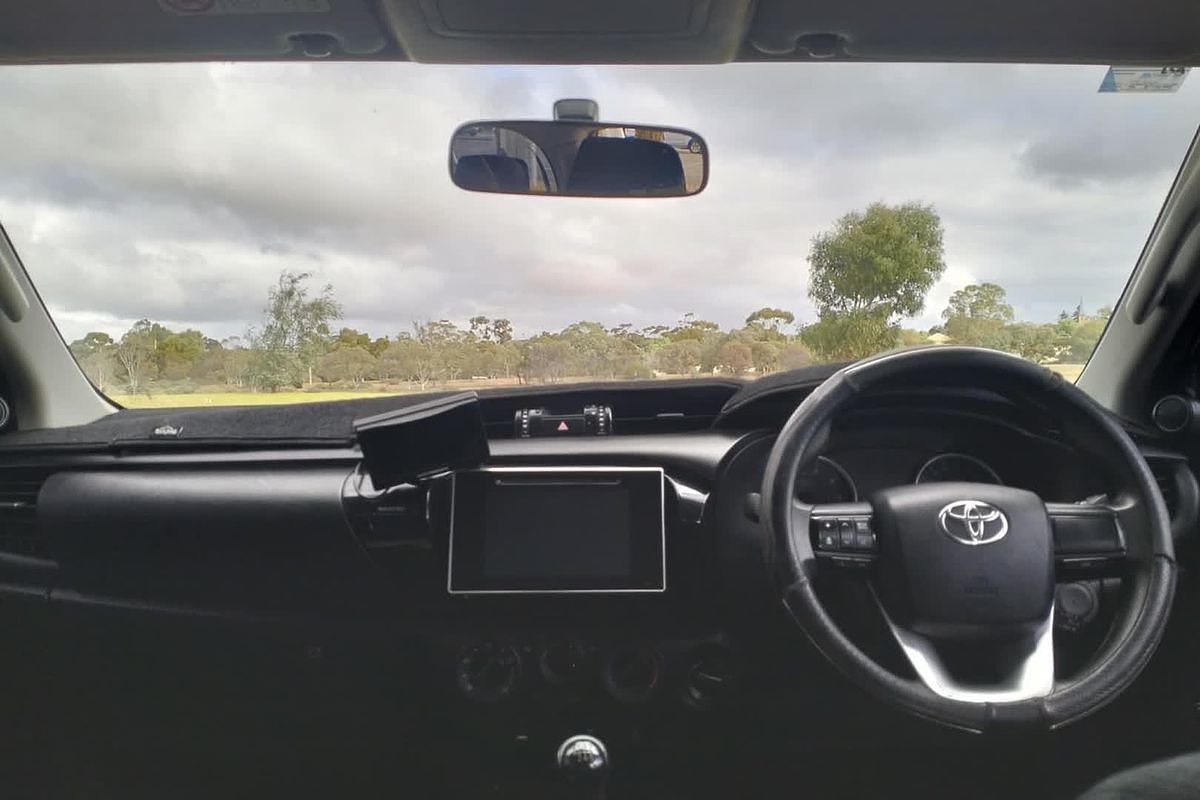 2017 Toyota Hilux SR GUN126R 4X4