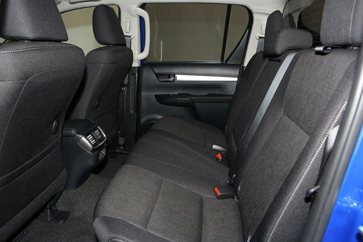 2024 Toyota Hilux SR5 48V GUN126R 4X4